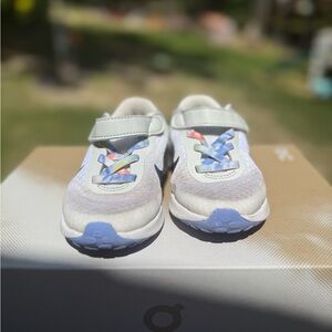 Nike Kids white and blue sneakers sz 8c